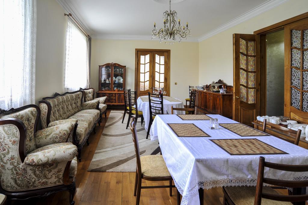 Guest House Green House Zugdidi Eksteriør bilde